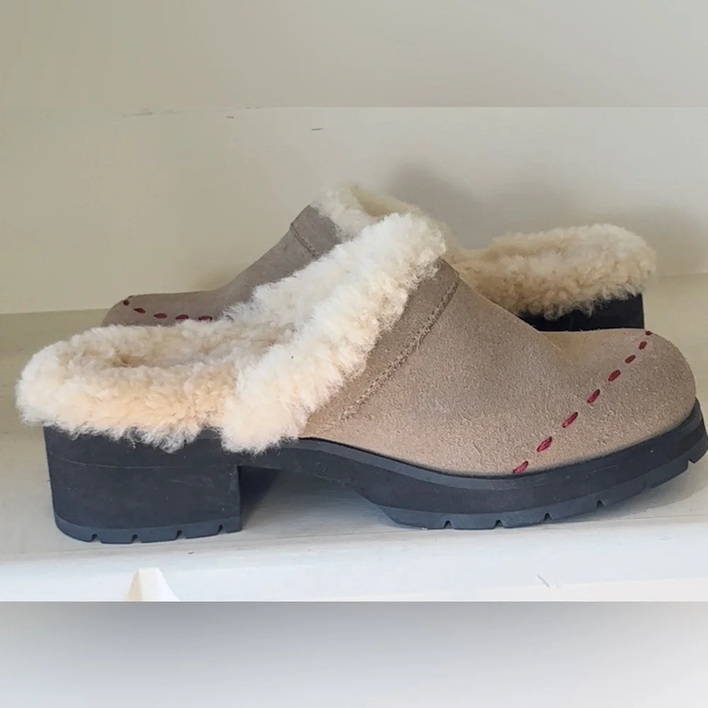 UGG Kid’s Suede Flutter Caterpillar/Butterfly Fur Lined Clog Mules Size 4